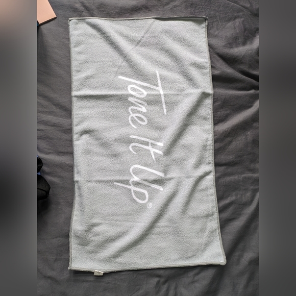 🌸 NIB Toning Ropes & Sweat Towel DUO by Tone it Up - At Home Resistance Ropes - Picture 3 of 13